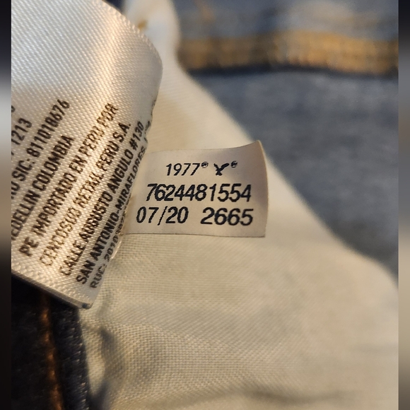 American Eagle distressed Dark Blue Jeans Sz 8 - Picture 3 of 7